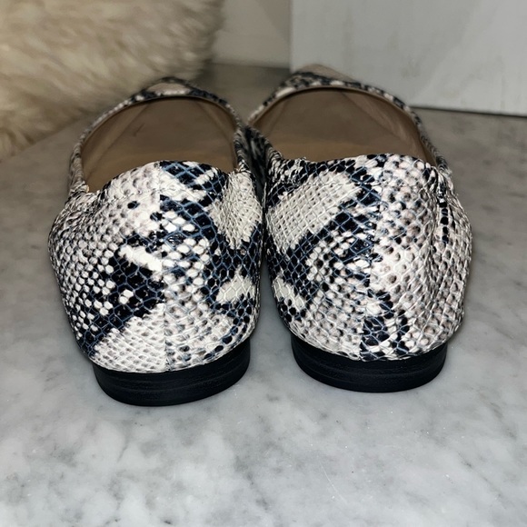 AMERICAN Rag Jilly Pointed Toe Embossed White Black Snake Skin Ballet Fl… - Picture 6 of 14